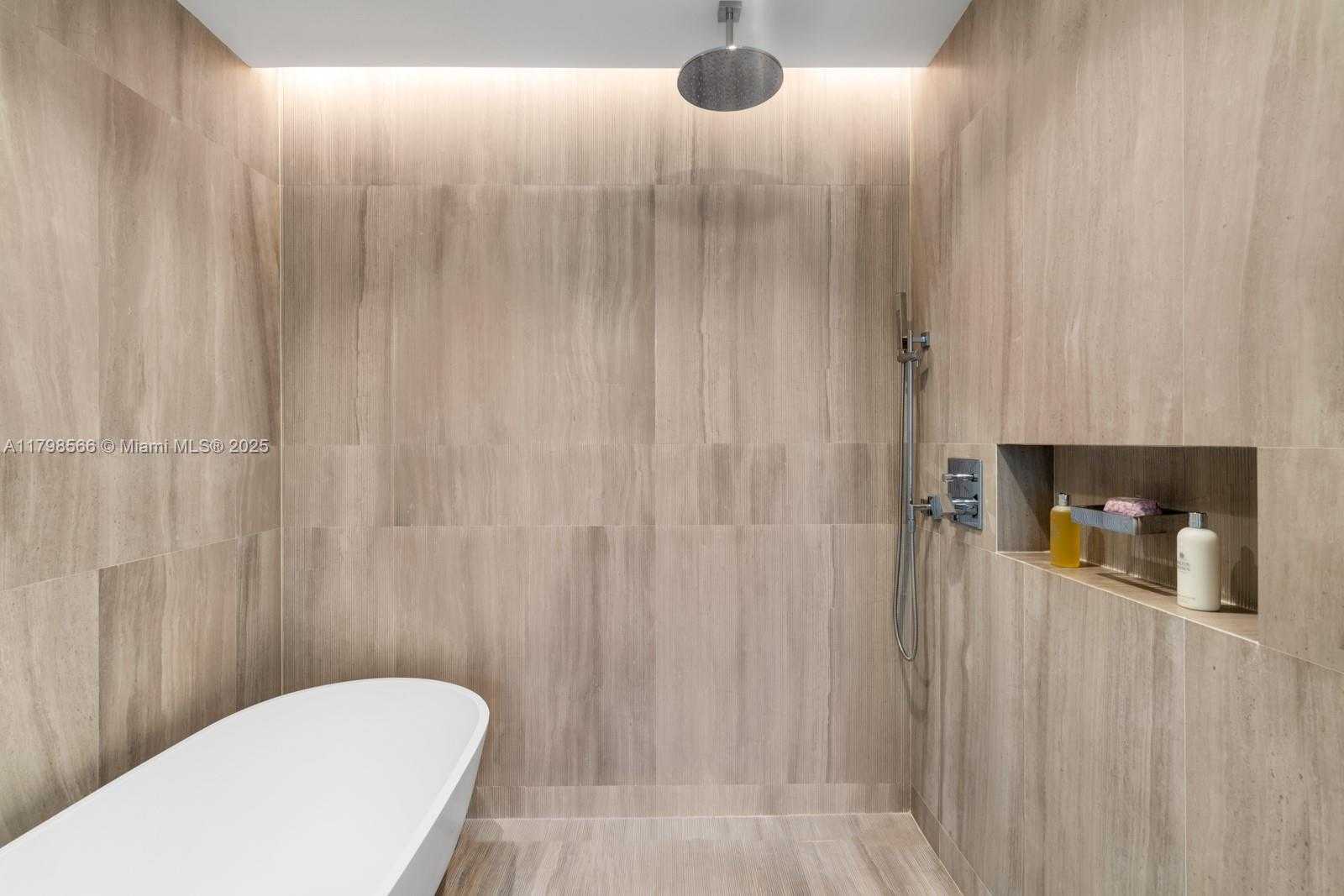 Small Image of 5775 COLLINS AVE #1005, Miami Beach Number 13
