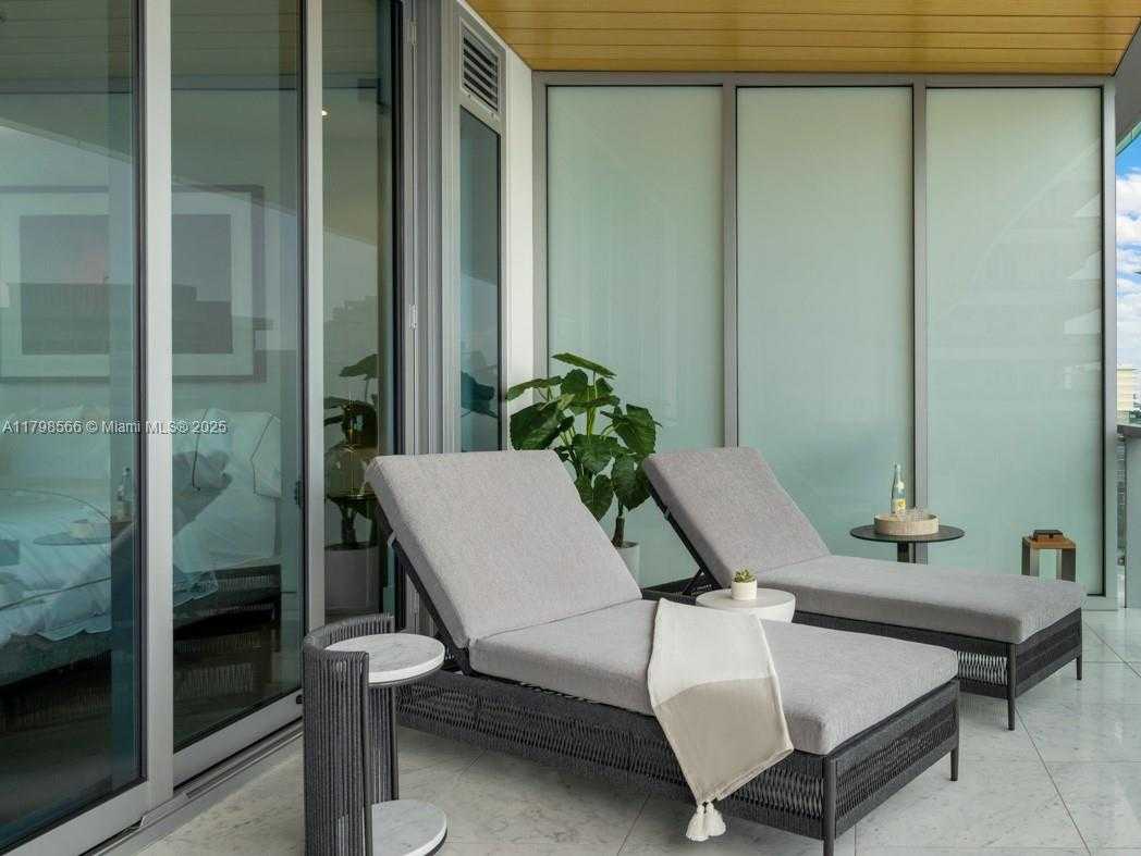 Small Image of 5775 COLLINS AVE #1005, Miami Beach Number 14