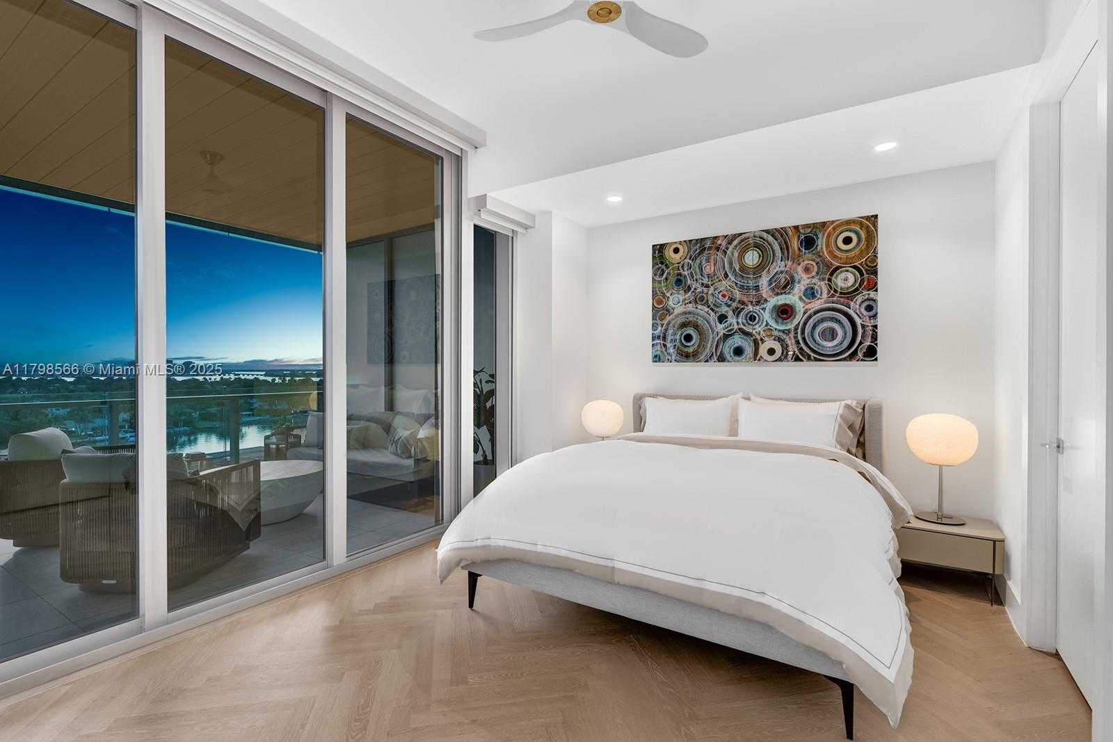 Small Image of 5775 COLLINS AVE #1005, Miami Beach Number 16