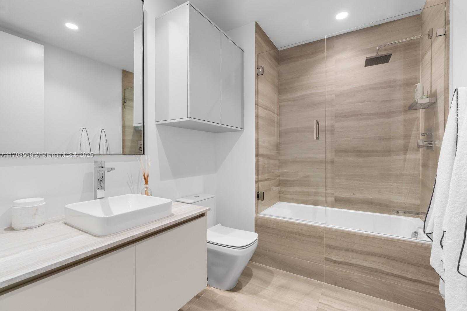 Small Image of 5775 COLLINS AVE #1005, Miami Beach Number 17