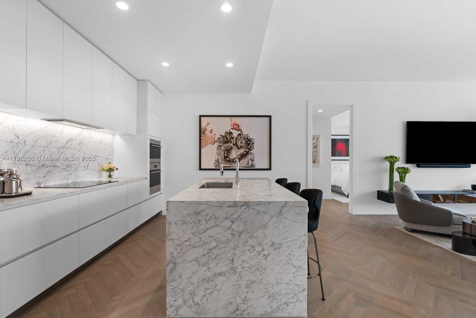 Small Image of 5775 COLLINS AVE #1005, Miami Beach Number 2