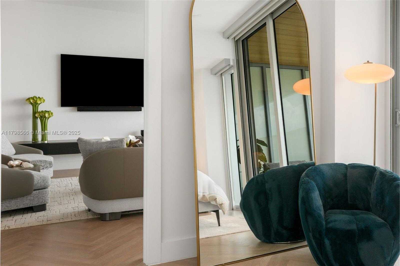 Small Image of 5775 COLLINS AVE #1005, Miami Beach Number 20