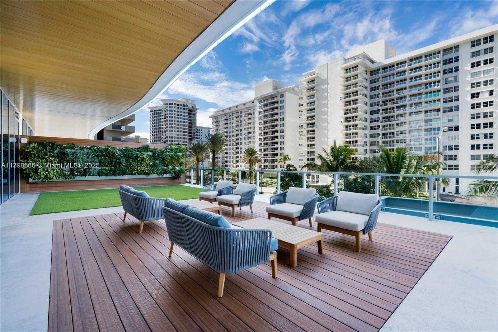 Small Image of 5775 COLLINS AVE #1005, Miami Beach Number 31