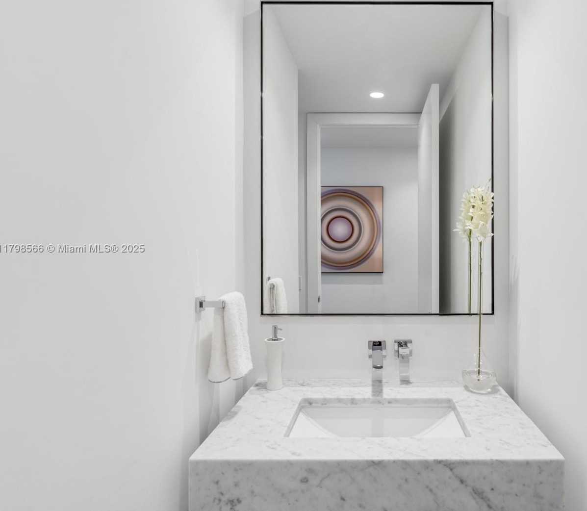 Small Image of 5775 COLLINS AVE #1005, Miami Beach Number 6
