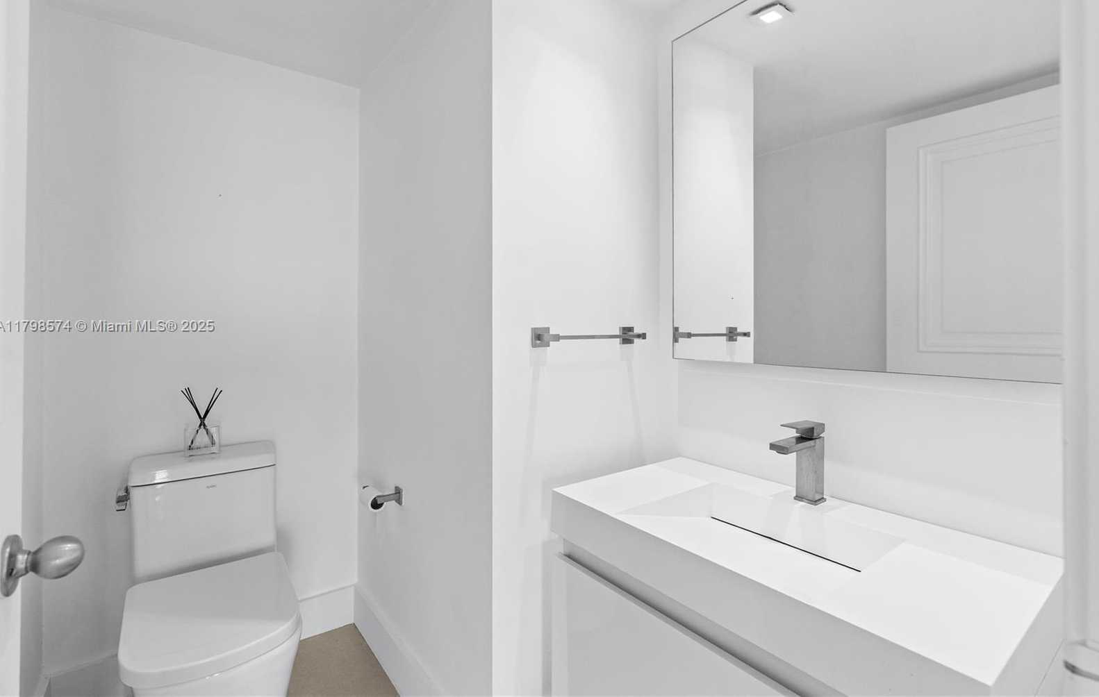 Small Image of 1541 BRICKELL AVE #C1607, Miami Number 18