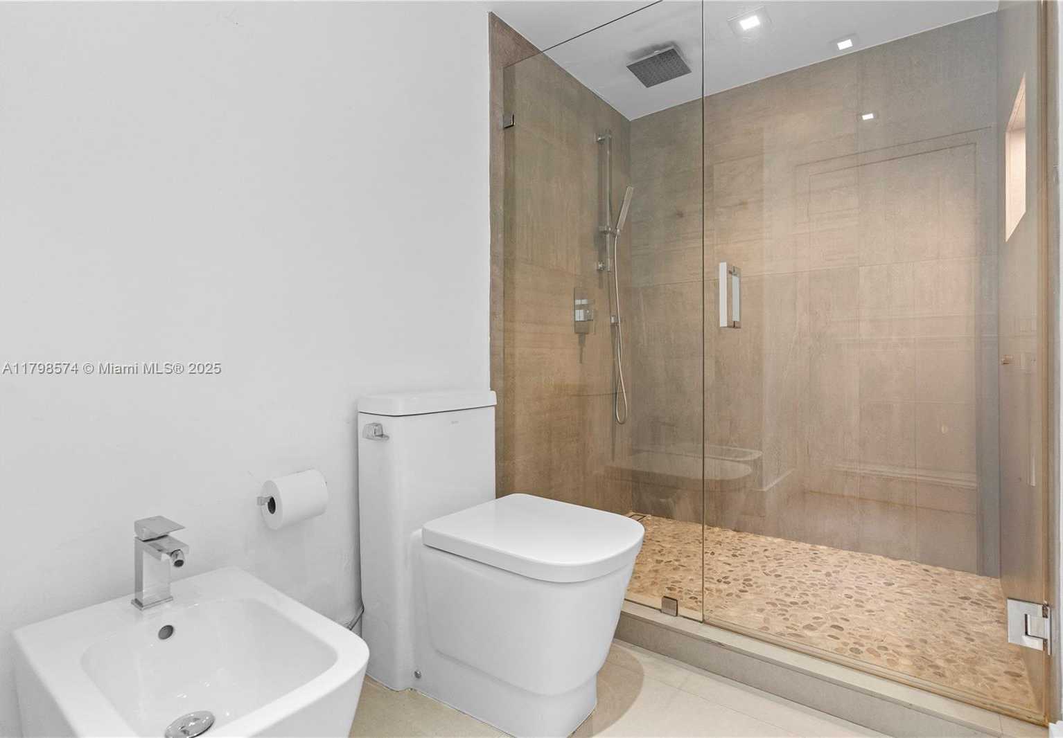 Small Image of 1541 BRICKELL AVE #C1607, Miami Number 31