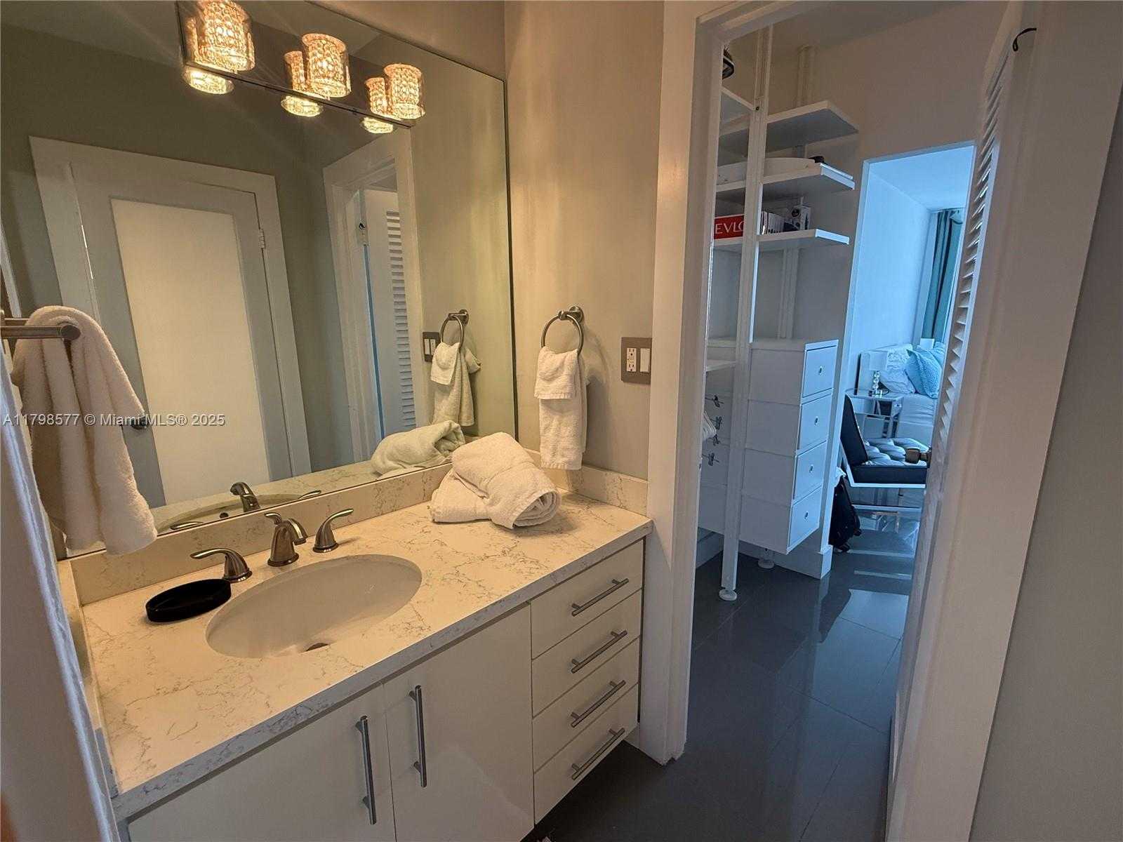 Small Image of 100 LINCOLN RD #1420, Miami Beach Number 10