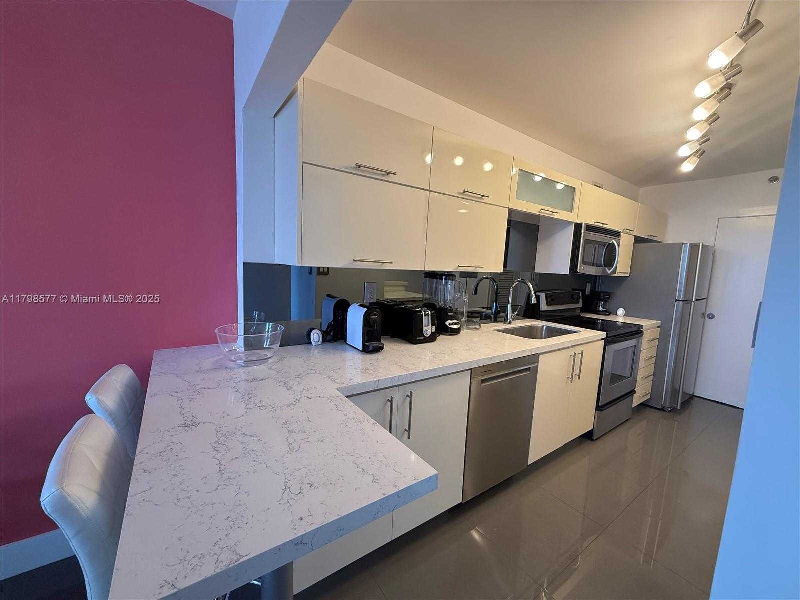 Small Image of 100 LINCOLN RD #1420, Miami Beach Number 4