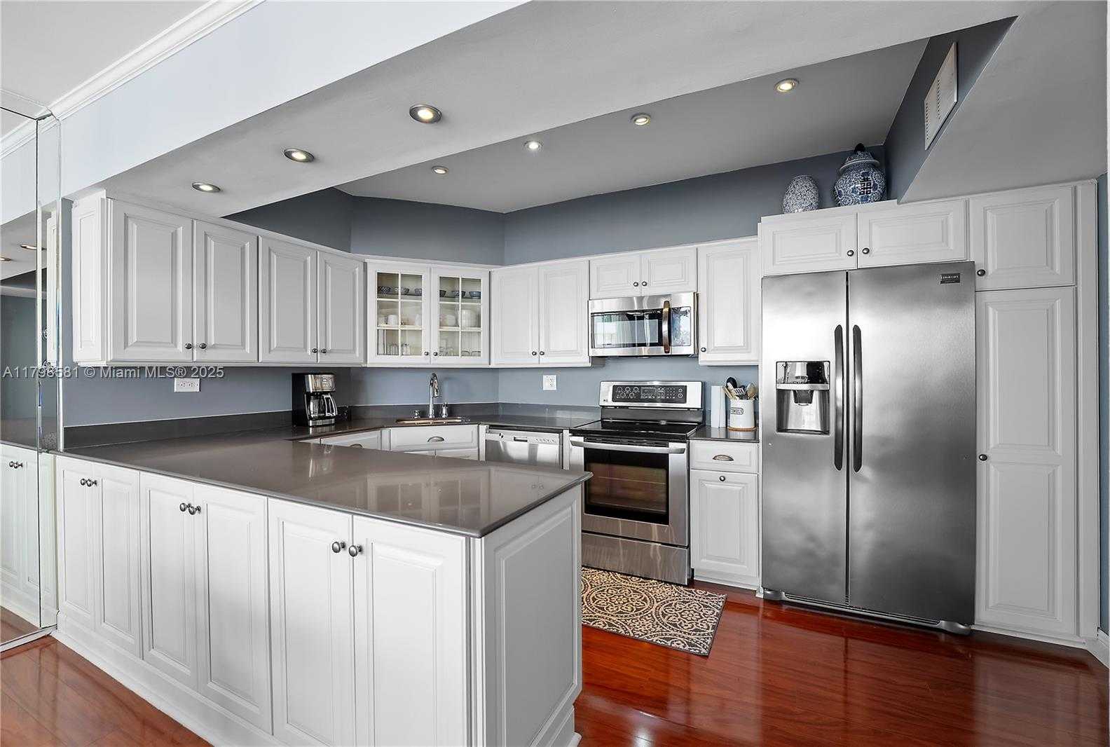 Small Image of 1408 BRICKELL BAY DR #1403, Miami Number 7