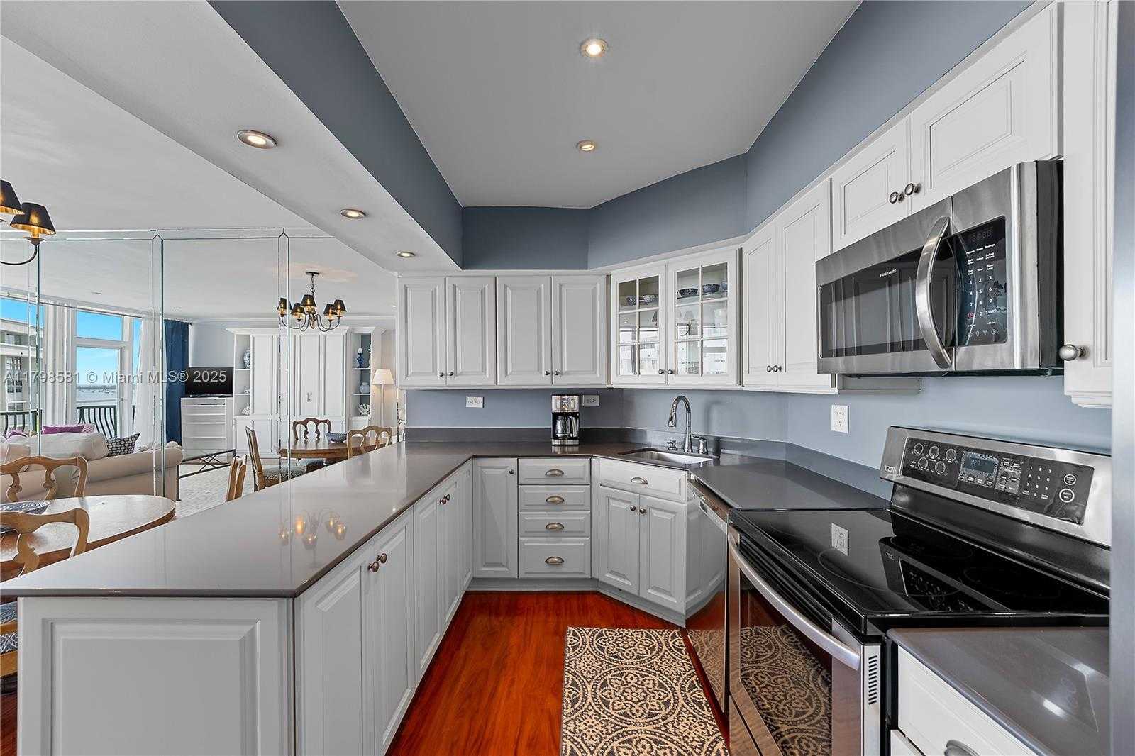 Small Image of 1408 BRICKELL BAY DR #1403, Miami Number 9