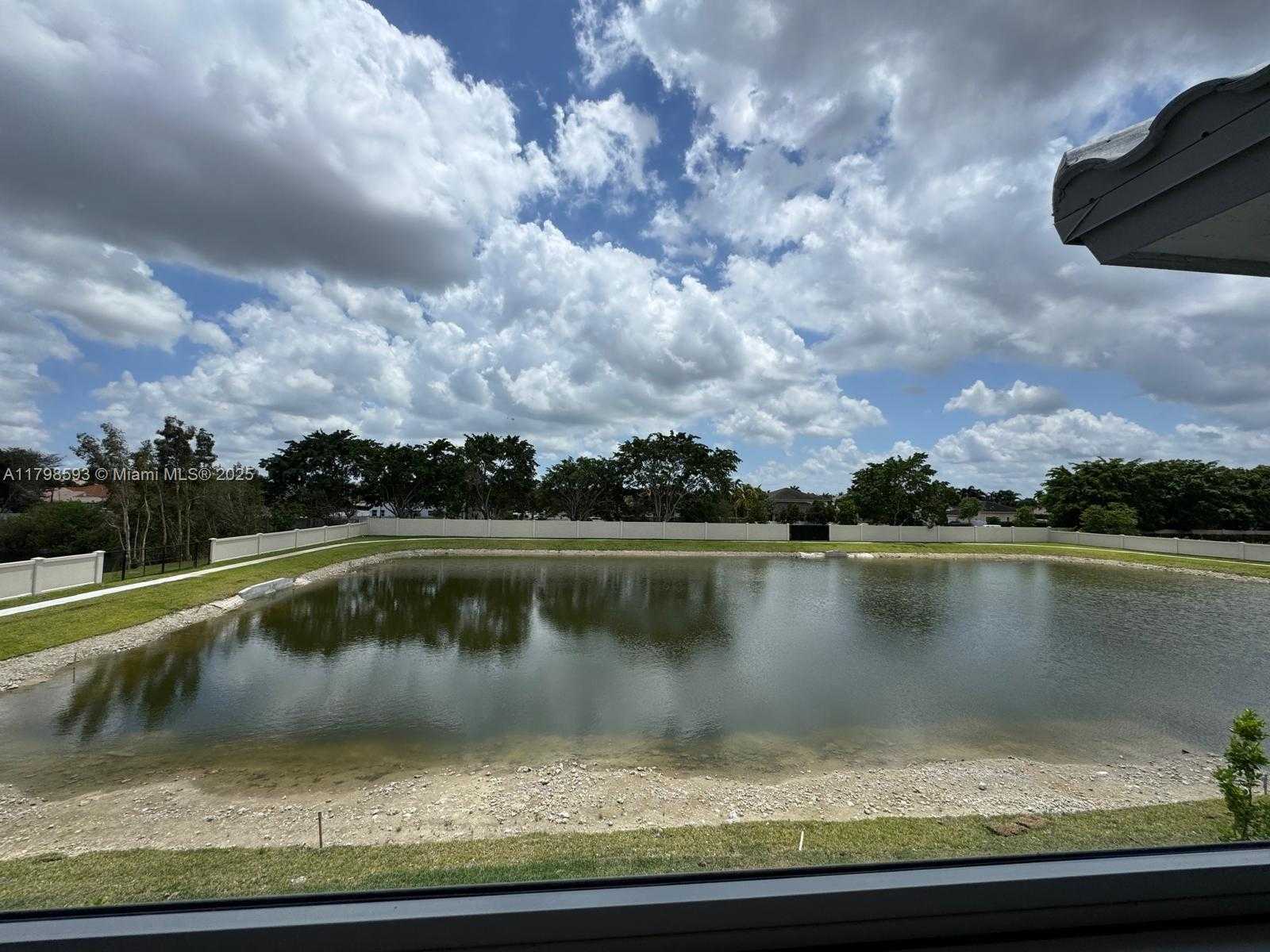 Small Image of 18410 SOUTH WEST 2ND ST, Pembroke Pines Number 11