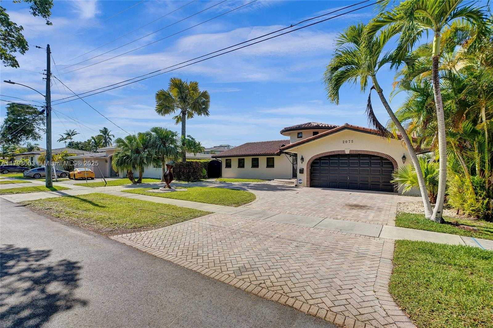 Small Image of 2075 IXORA RD, North Miami Number 10