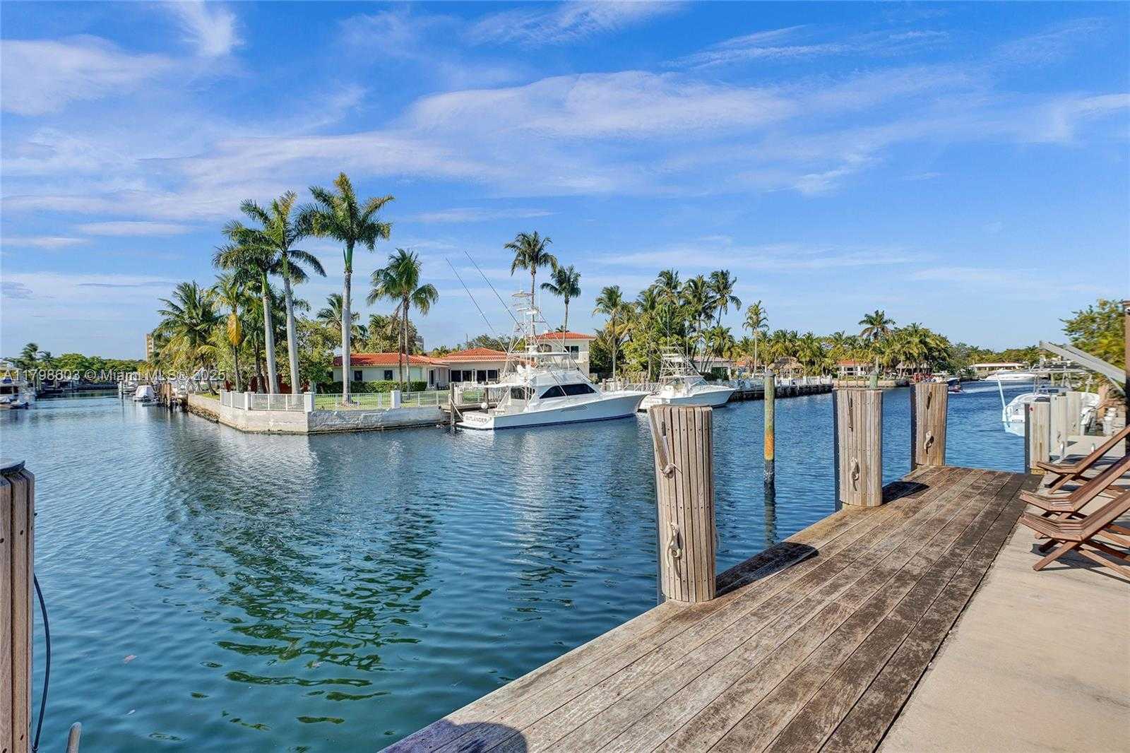 Small Image of 2075 IXORA RD, North Miami Number 12