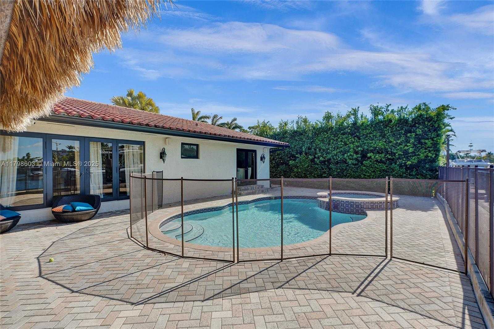 Small Image of 2075 IXORA RD, North Miami Number 13