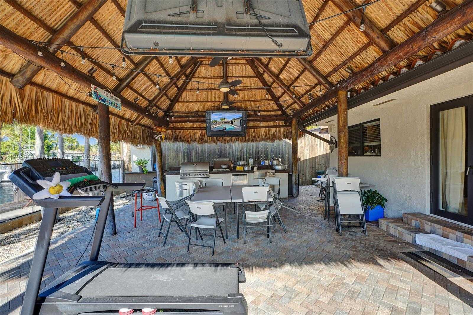 Small Image of 2075 IXORA RD, North Miami Number 14