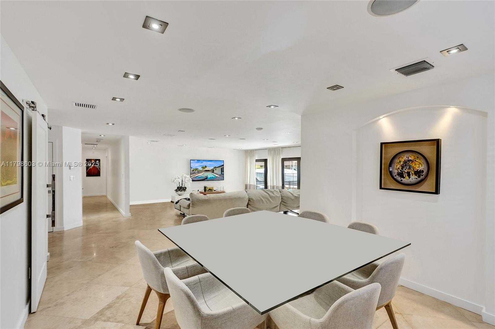 Small Image of 2075 IXORA RD, North Miami Number 20