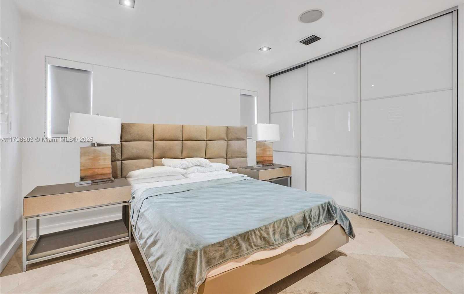 Small Image of 2075 IXORA RD, North Miami Number 25