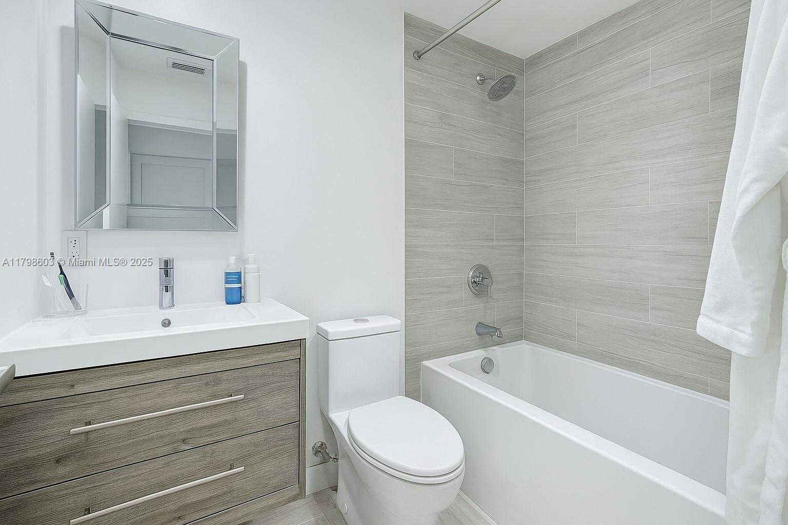 Small Image of 2075 IXORA RD, North Miami Number 26