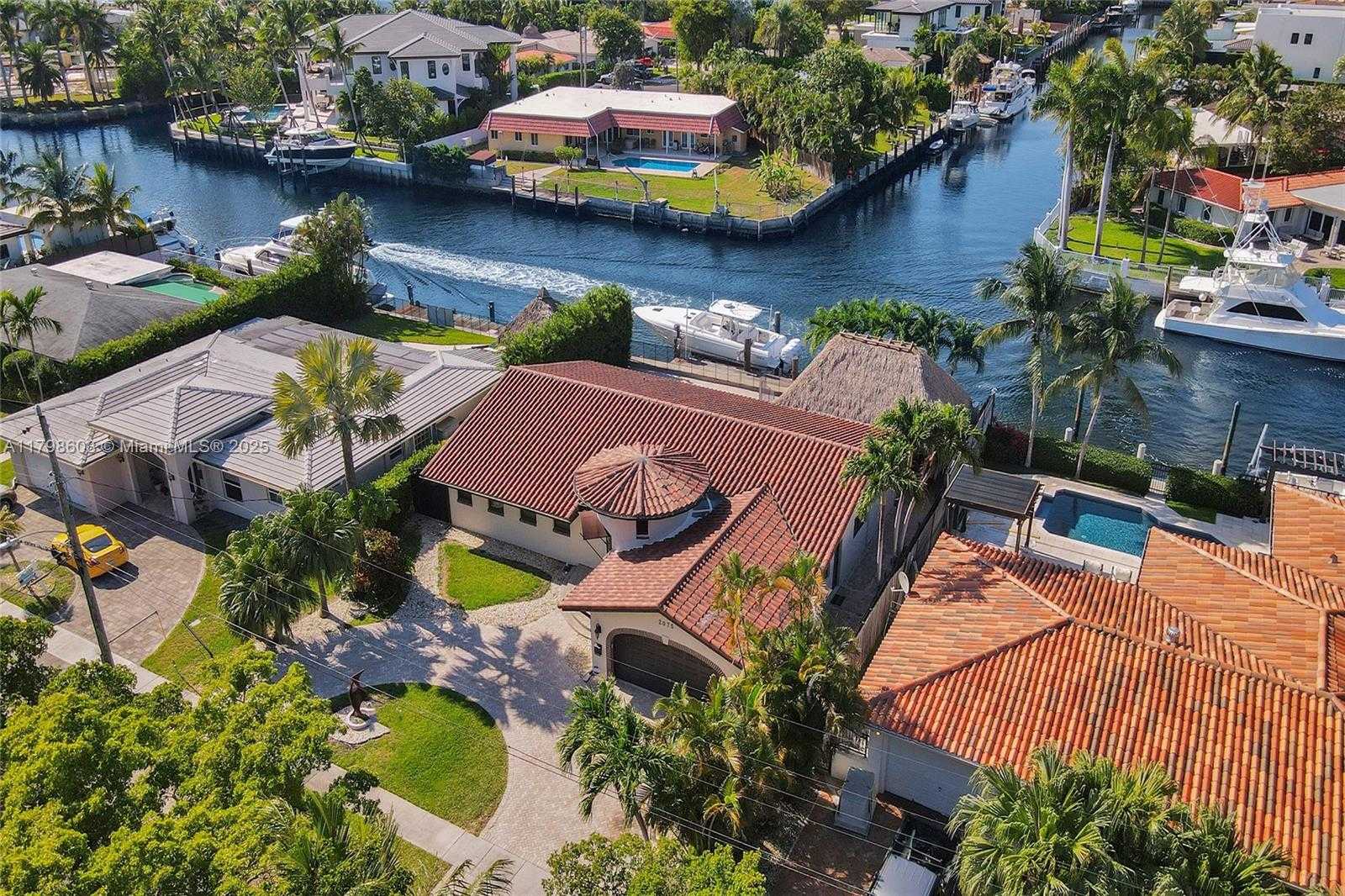 Small Image of 2075 IXORA RD, North Miami Number 3