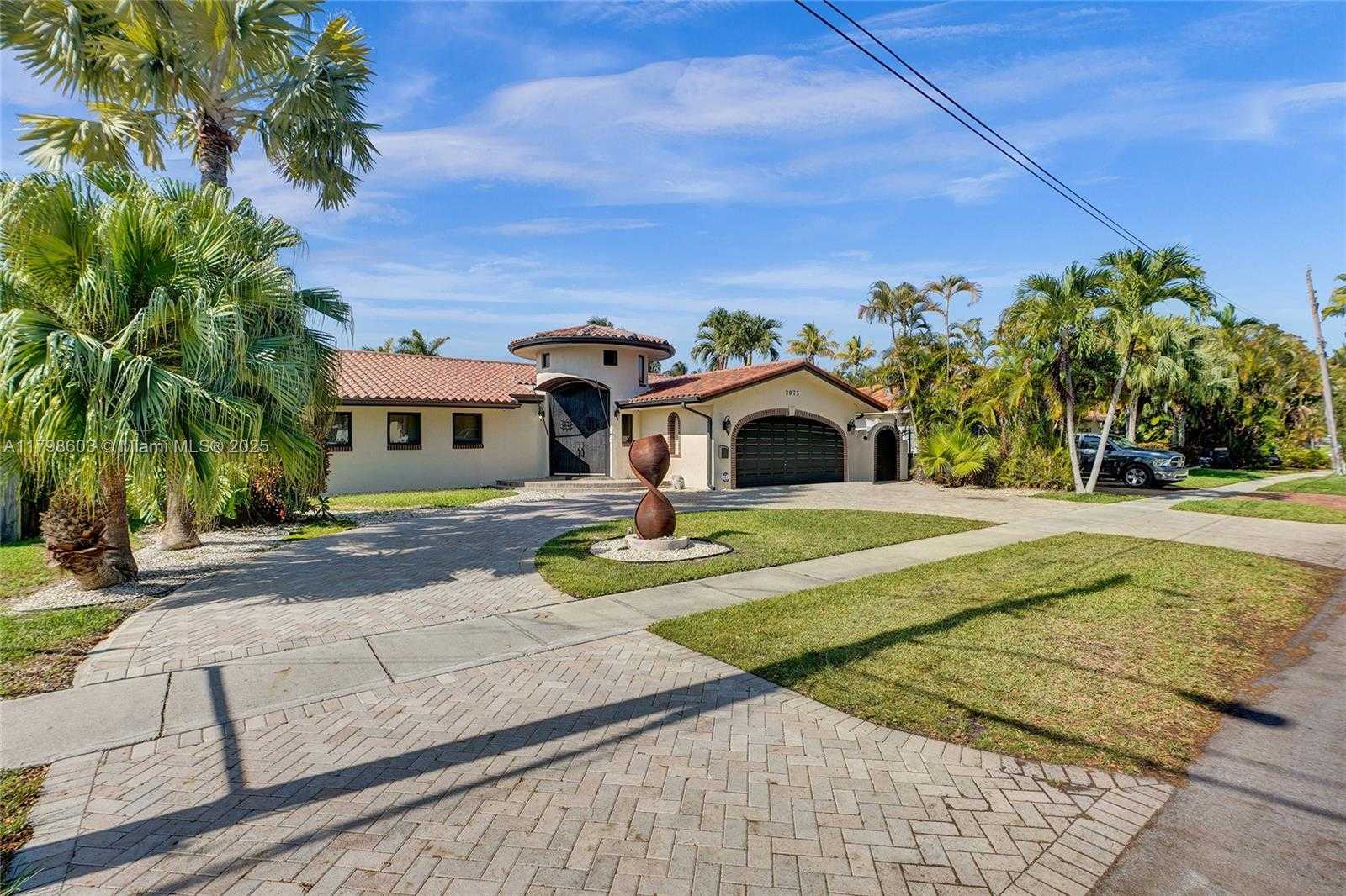 Small Image of 2075 IXORA RD, North Miami Number 4