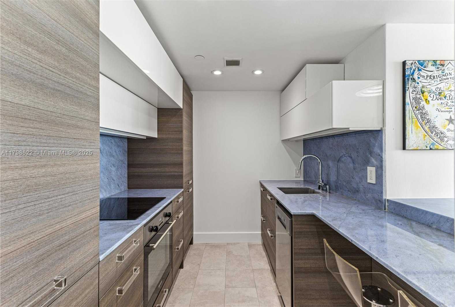 Small Image of 1000 WEST AVE #1518, Miami Beach Number 10