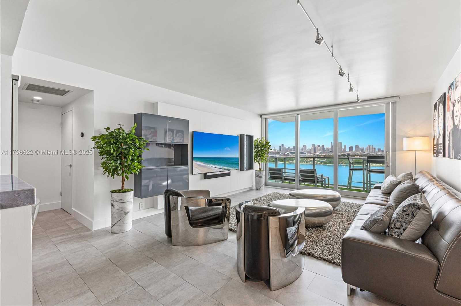Small Image of 1000 WEST AVE #1518, Miami Beach Number 3