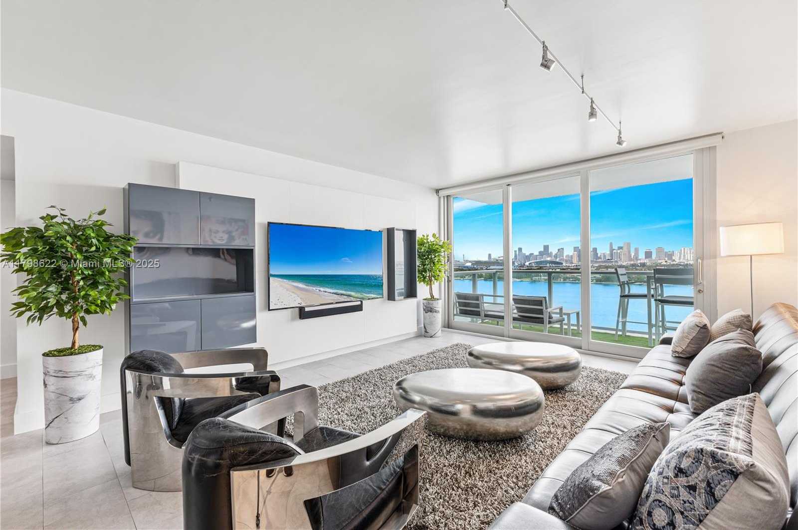 Small Image of 1000 WEST AVE #1518, Miami Beach Number 4