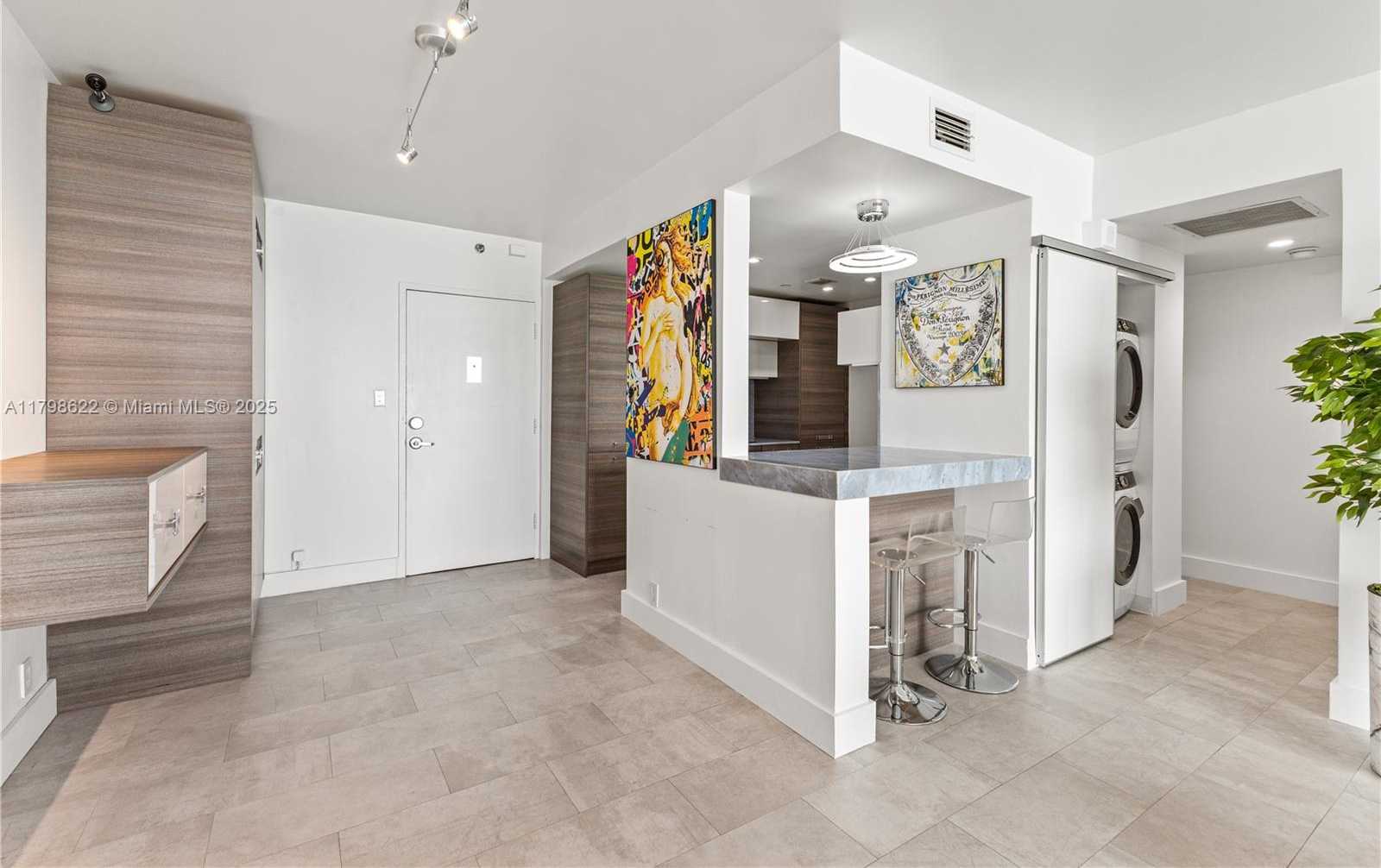 Small Image of 1000 WEST AVE #1518, Miami Beach Number 9