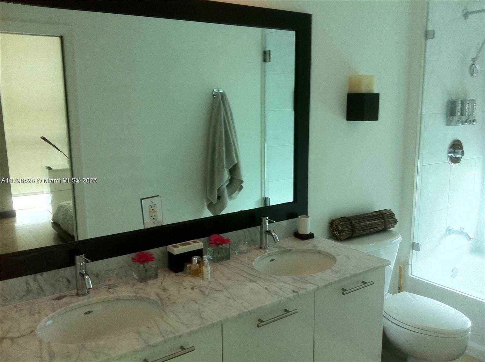 Small Image of 950 BRICKELL BAY DR #800, Miami Number 14