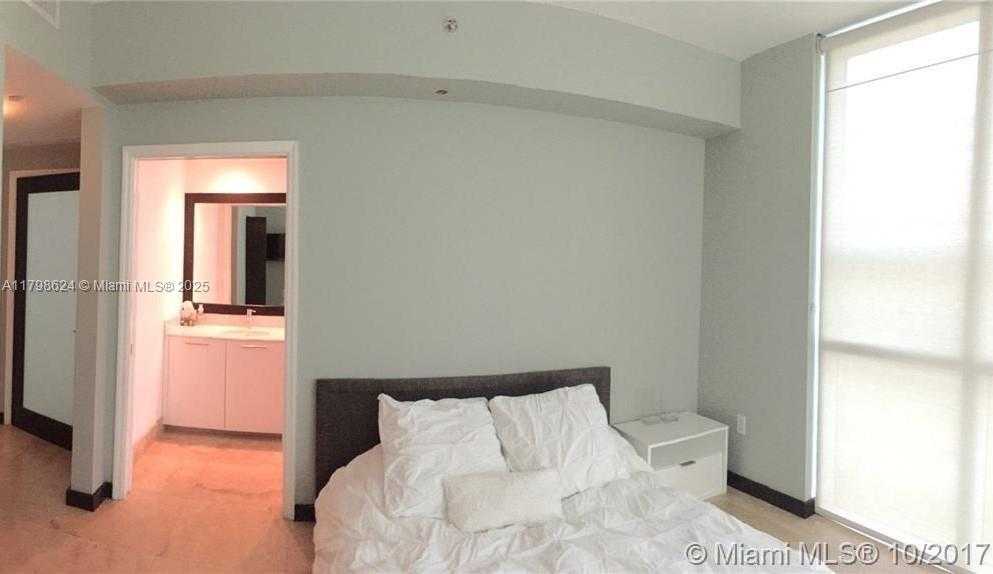 Small Image of 950 BRICKELL BAY DR #800, Miami Number 15