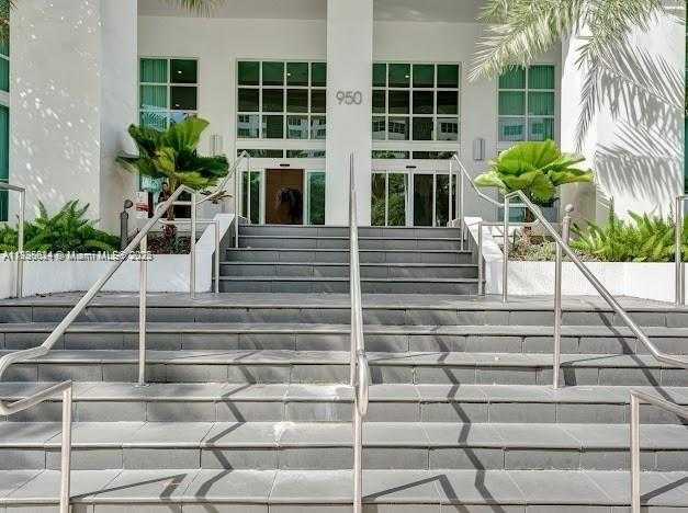 Small Image of 950 BRICKELL BAY DR #800, Miami Number 5