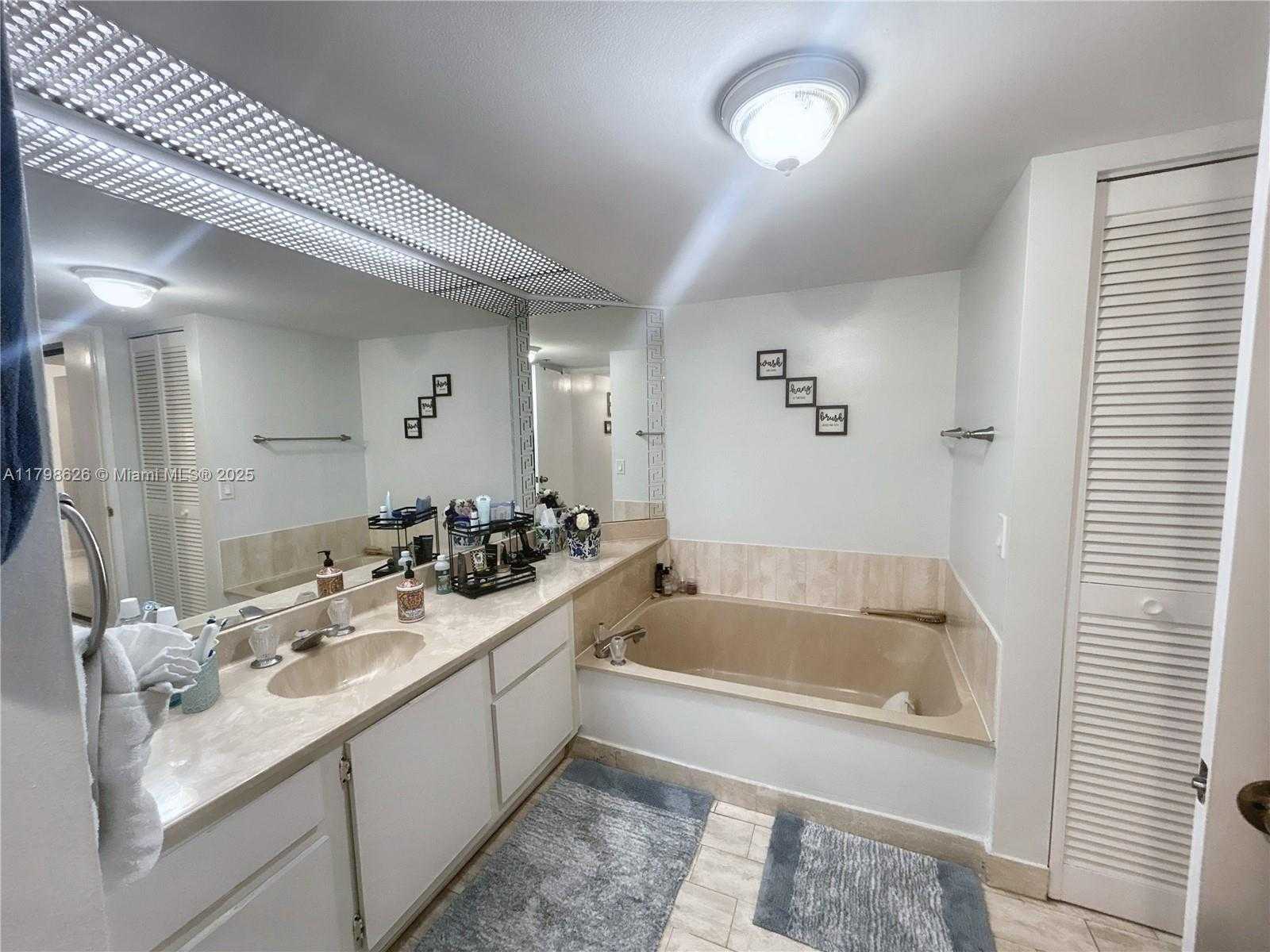 Small Image of 1717 NORTH BAYSHORE DR #A-2542, Miami Number 10