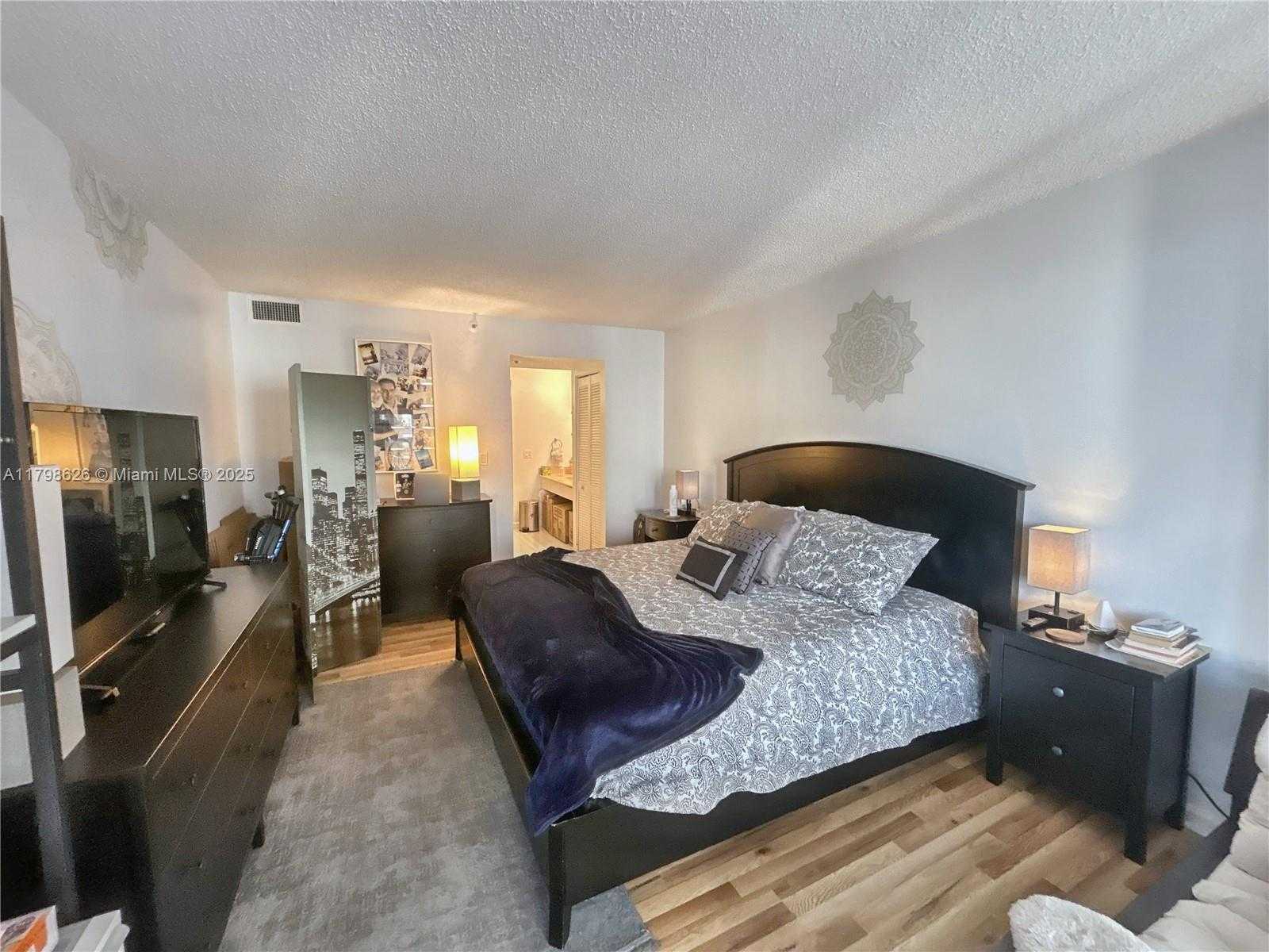 Small Image of 1717 NORTH BAYSHORE DR #A-2542, Miami Number 7