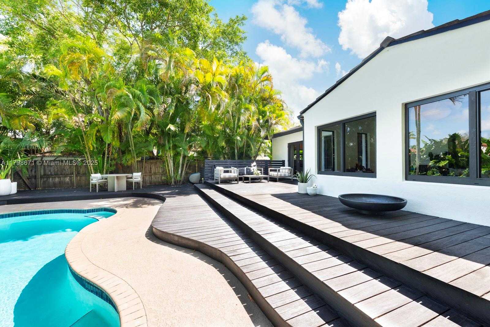 Small Image of 757 NORTH EAST 74TH ST, Miami Number 10