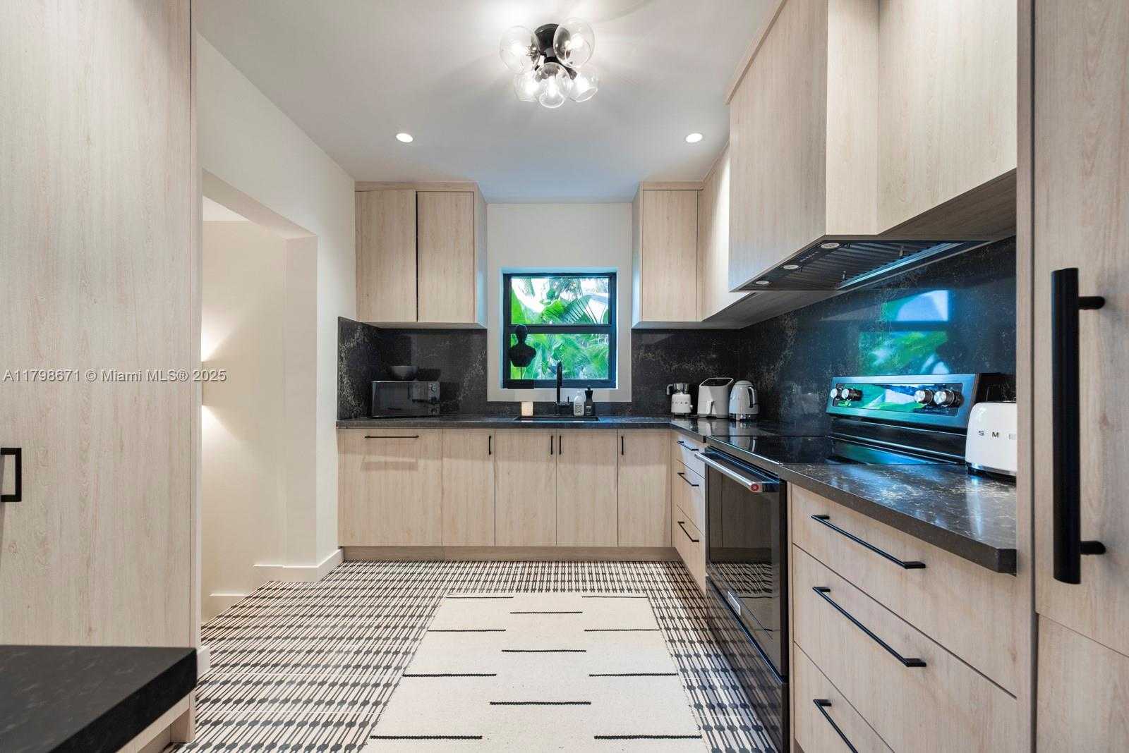 Small Image of 757 NORTH EAST 74TH ST, Miami Number 12