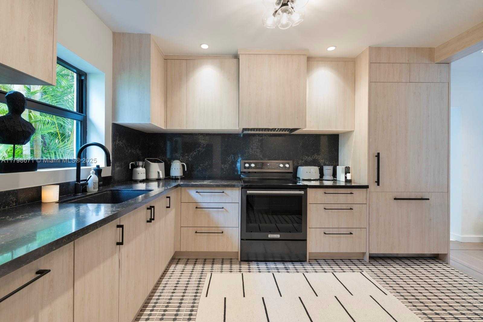 Small Image of 757 NORTH EAST 74TH ST, Miami Number 13