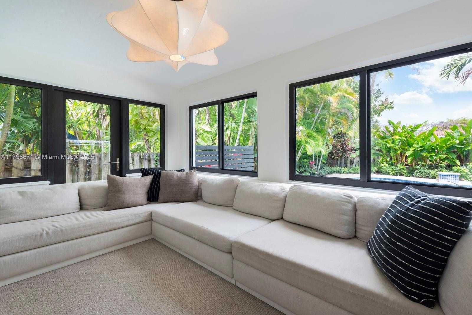 Small Image of 757 NORTH EAST 74TH ST, Miami Number 15