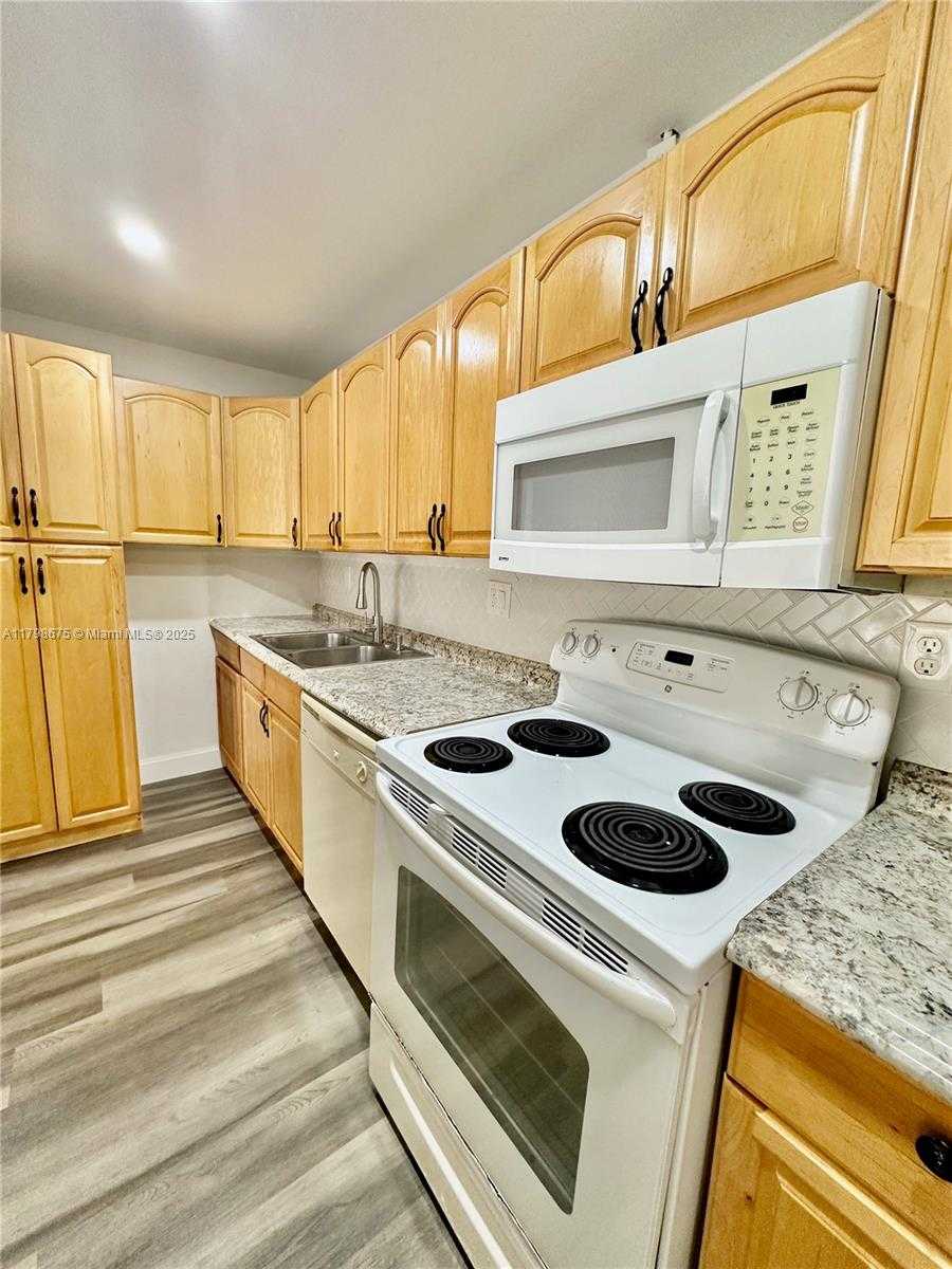 Small Image of 4500 NORTH WEST 79TH AVE #1D, Doral Number 10
