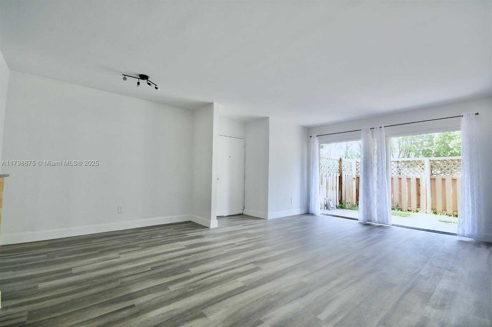 Small Image of 4500 NORTH WEST 79TH AVE #1D, Doral Number 4