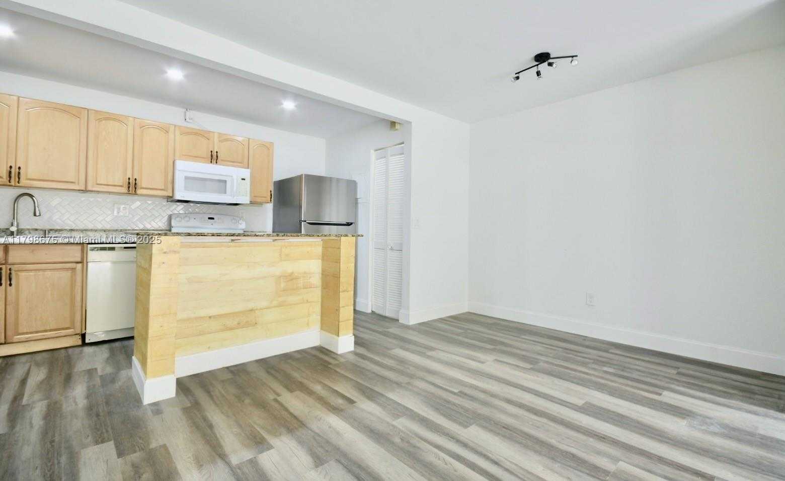 Small Image of 4500 NORTH WEST 79TH AVE #1D, Doral Number 6