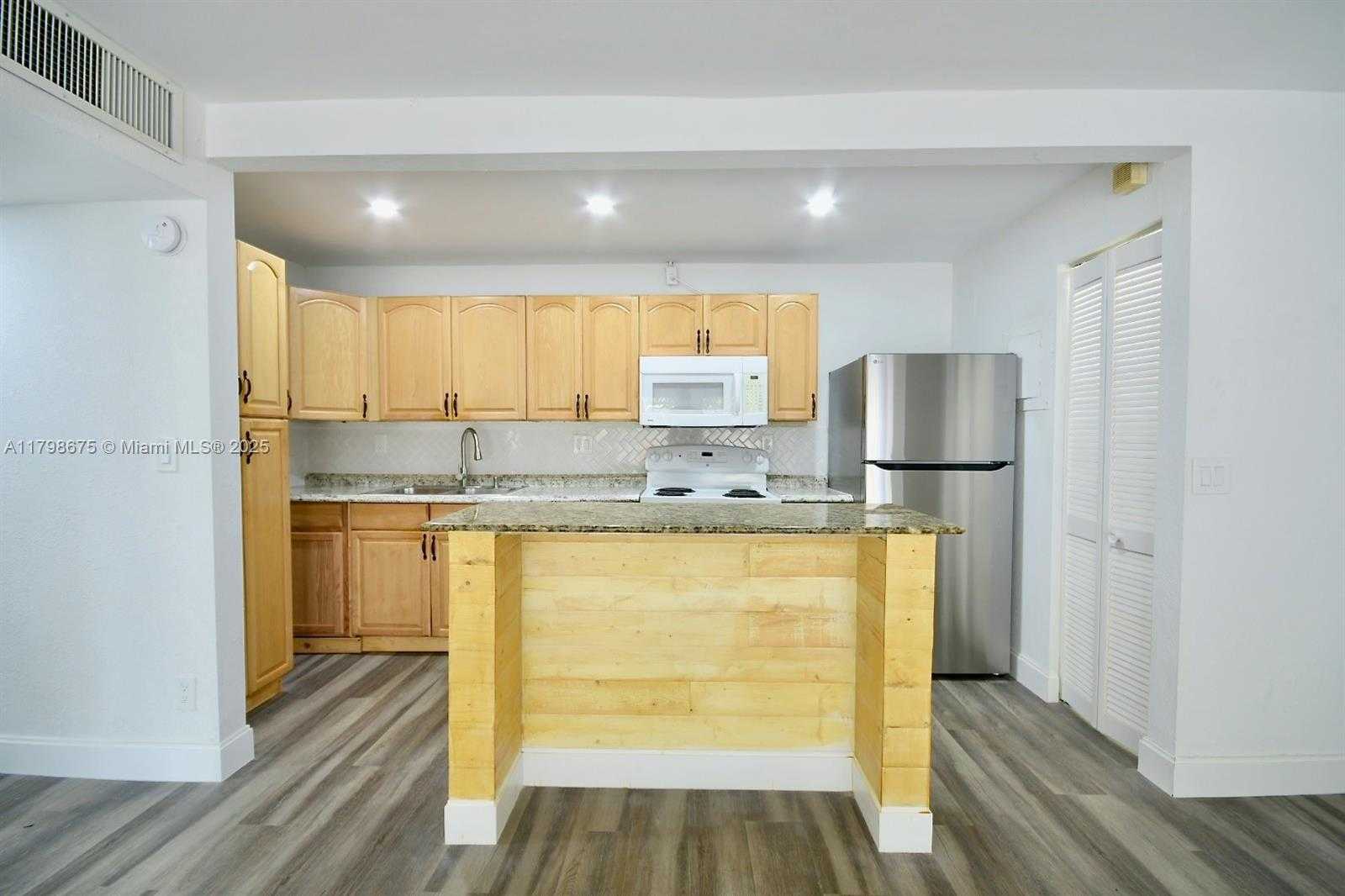 Small Image of 4500 NORTH WEST 79TH AVE #1D, Doral Number 8