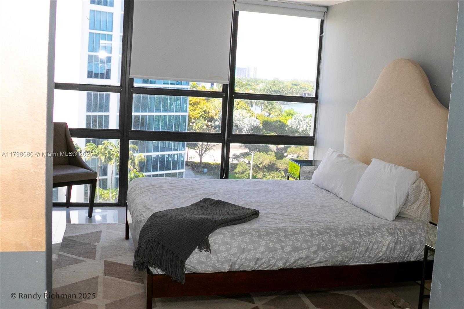 Small Image of 600 NORTH EAST 36TH ST #702, Miami Number 12