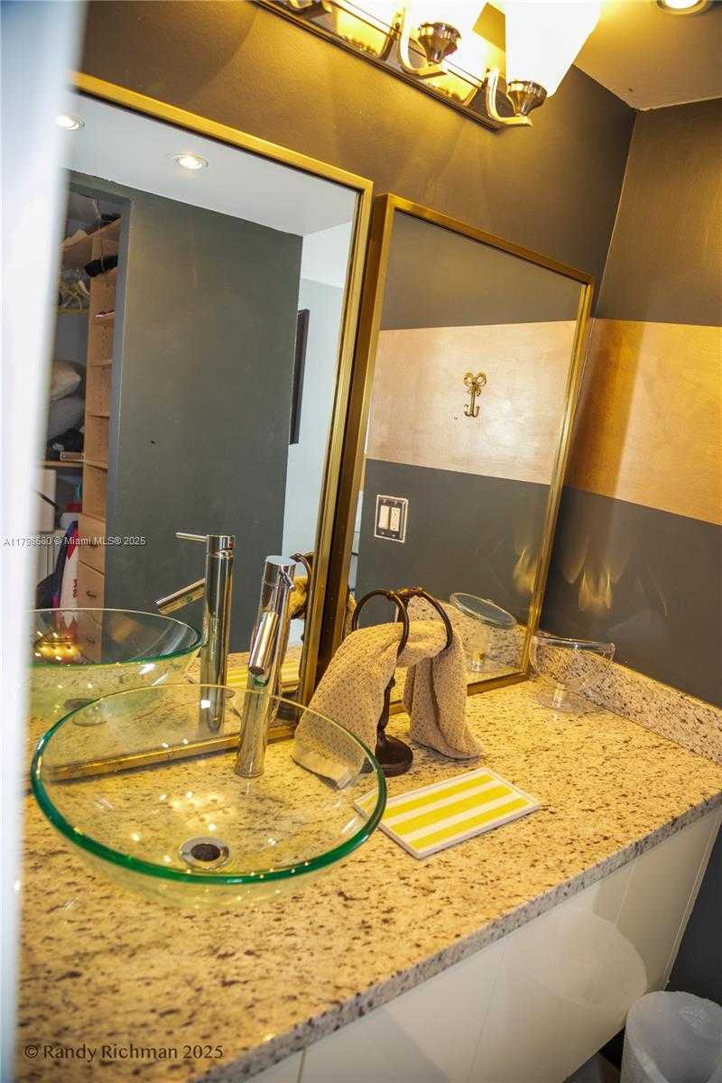 Small Image of 600 NORTH EAST 36TH ST #702, Miami Number 14