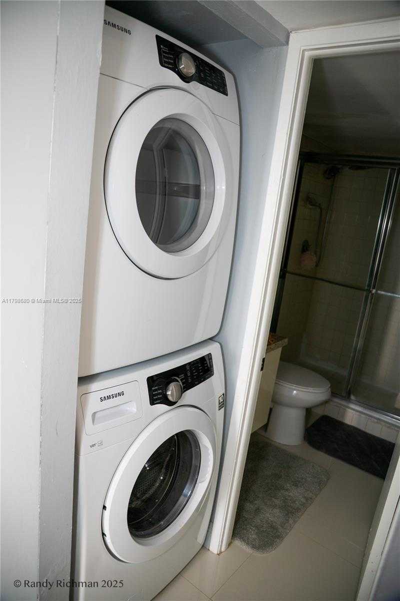 Small Image of 600 NORTH EAST 36TH ST #702, Miami Number 15