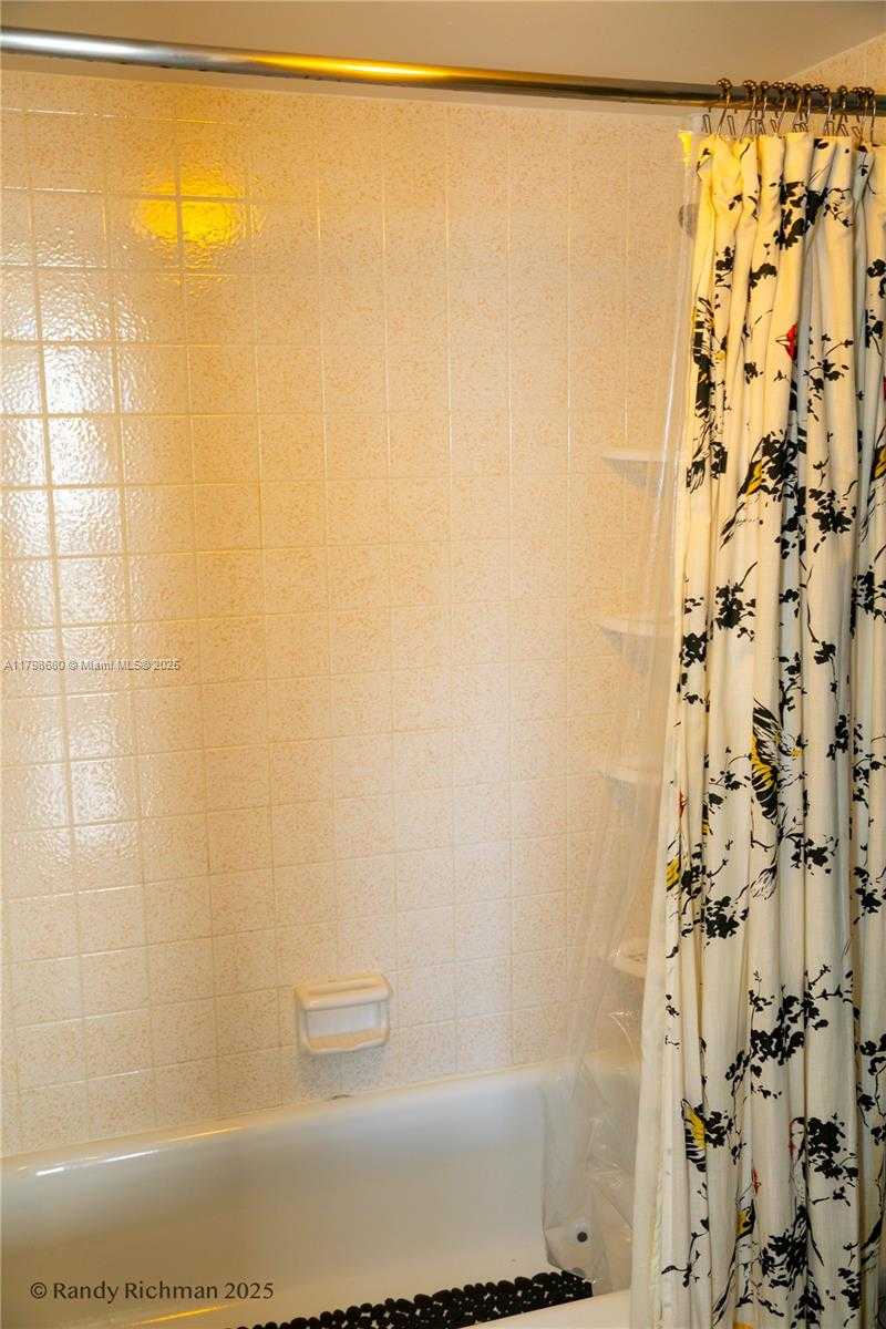 Small Image of 600 NORTH EAST 36TH ST #702, Miami Number 16