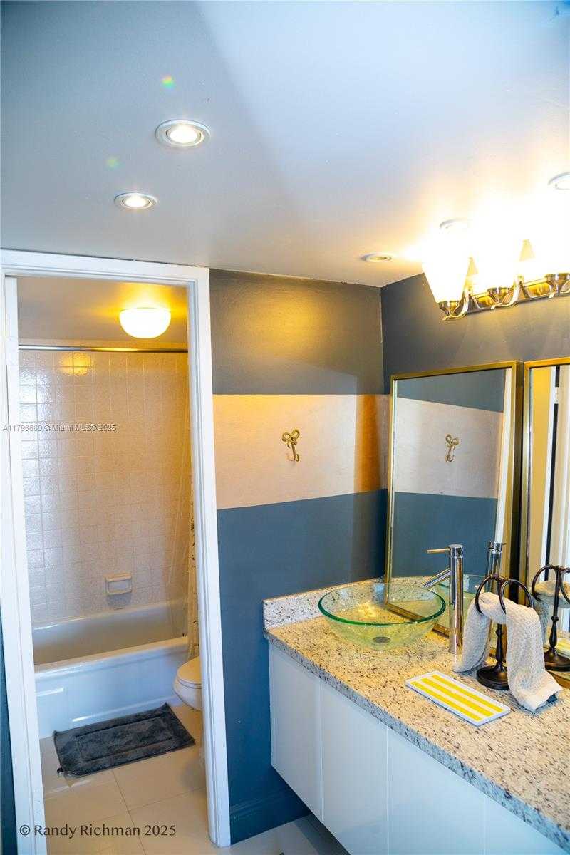 Small Image of 600 NORTH EAST 36TH ST #702, Miami Number 21