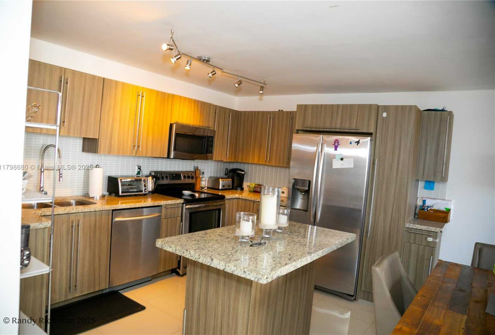 Small Image of 600 NORTH EAST 36TH ST #702, Miami Number 4