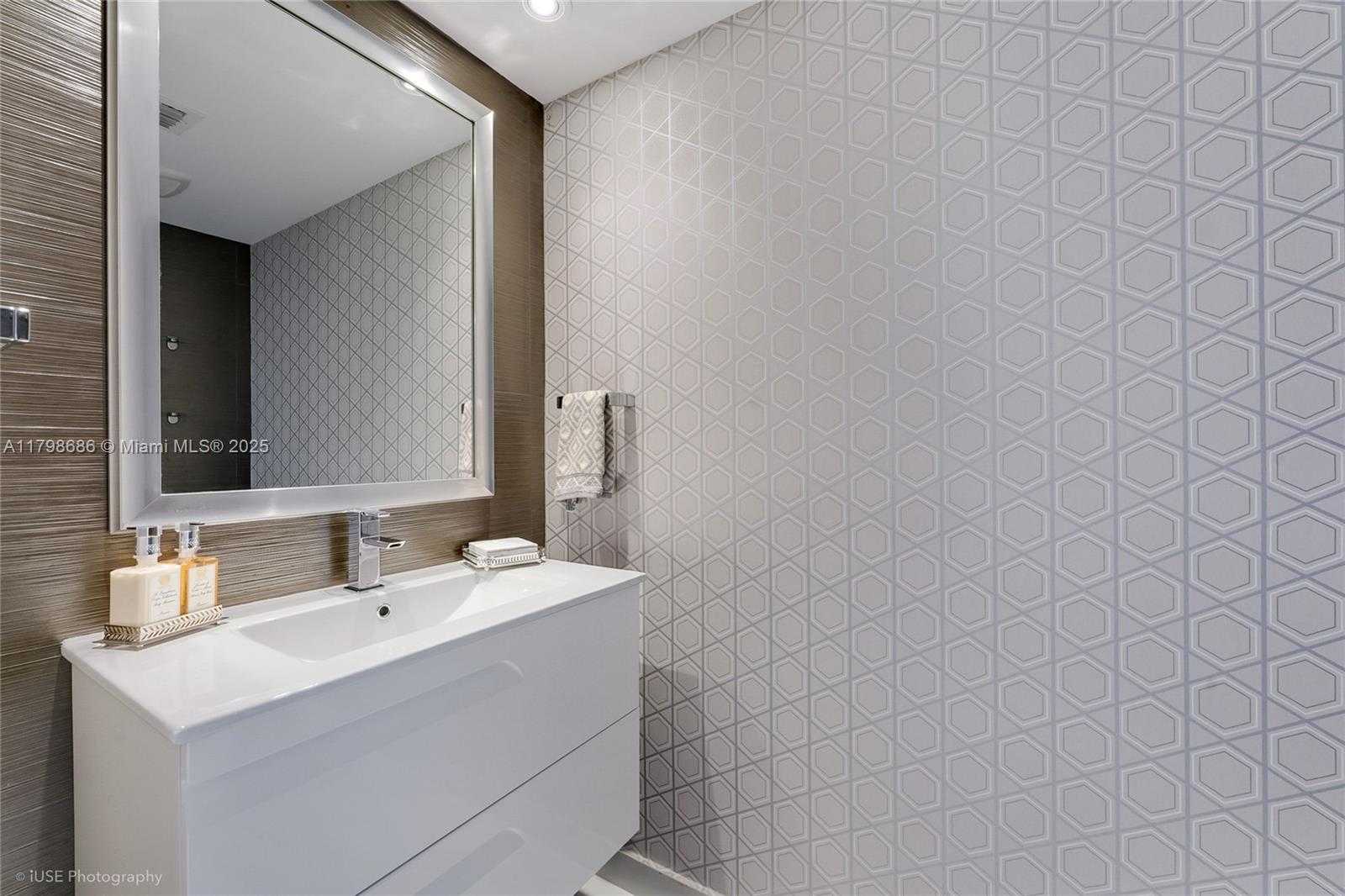 Small Image of 201 CRANDON BLVD #833, Key Biscayne Number 10