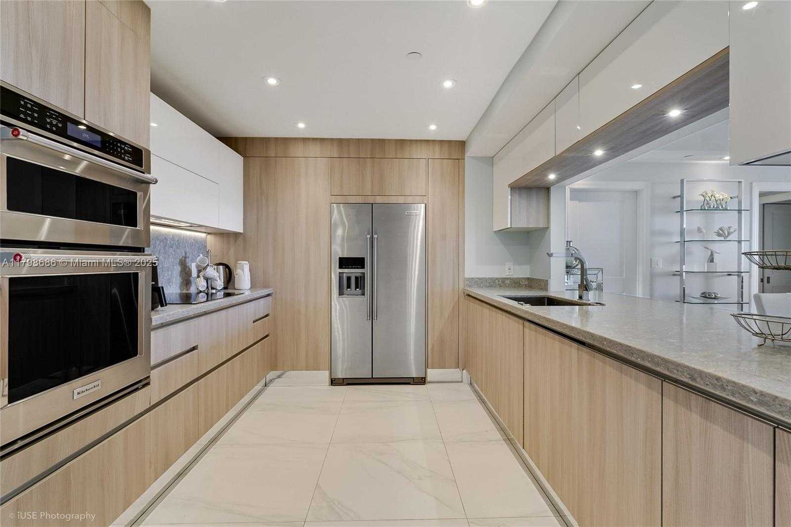 Small Image of 201 CRANDON BLVD #833, Key Biscayne Number 9