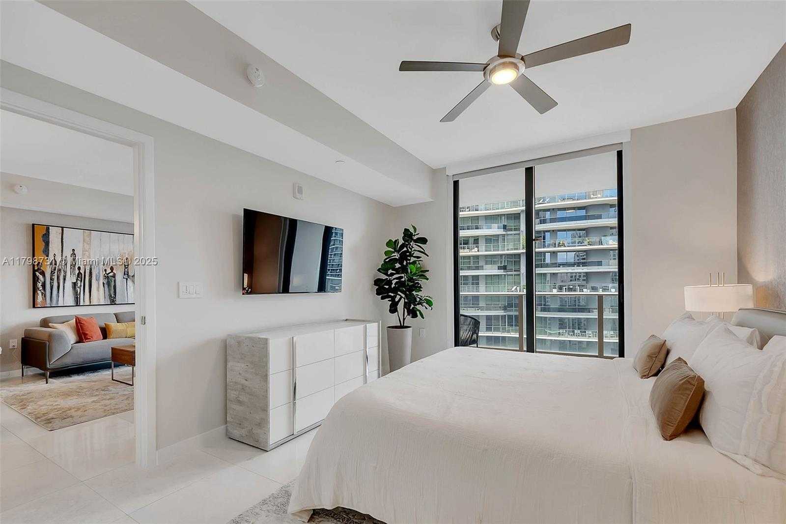Small Image of 1010 BRICKELL AVE #4309, Miami Number 11